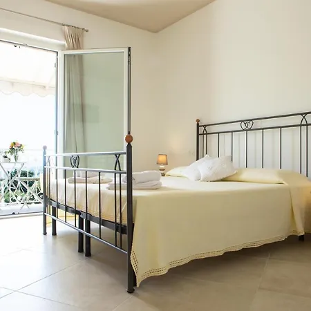 Couette-café Fonte D'olio Conero Relais 4*